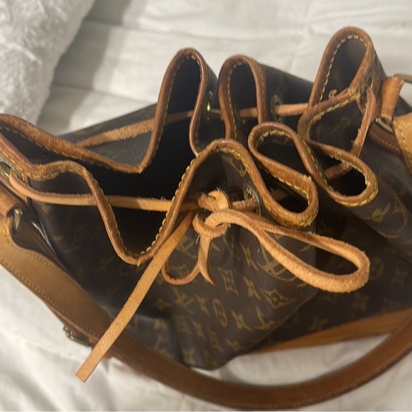 Louis Vuitton large Noe Bag - great condition with use on the pulling string - Picture 3 of 6